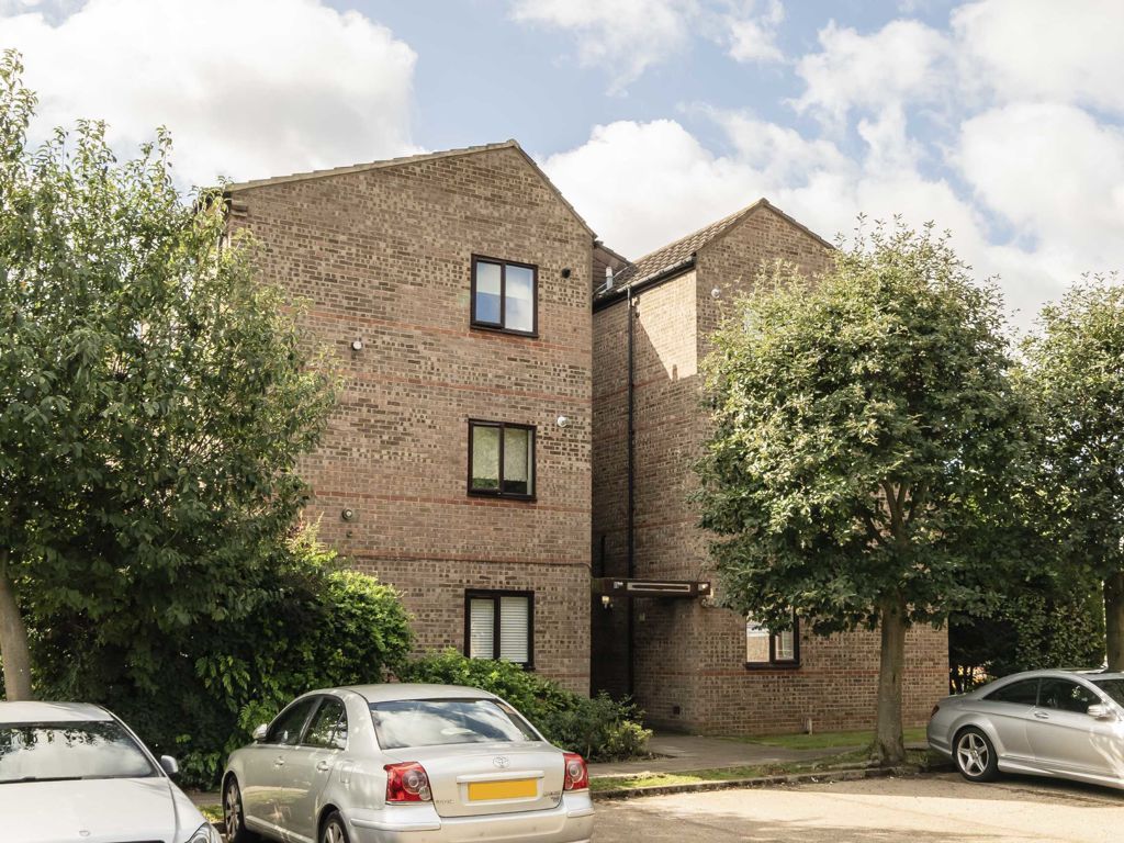1 bed flat for sale in Jefferson Close, London W13, £295,000