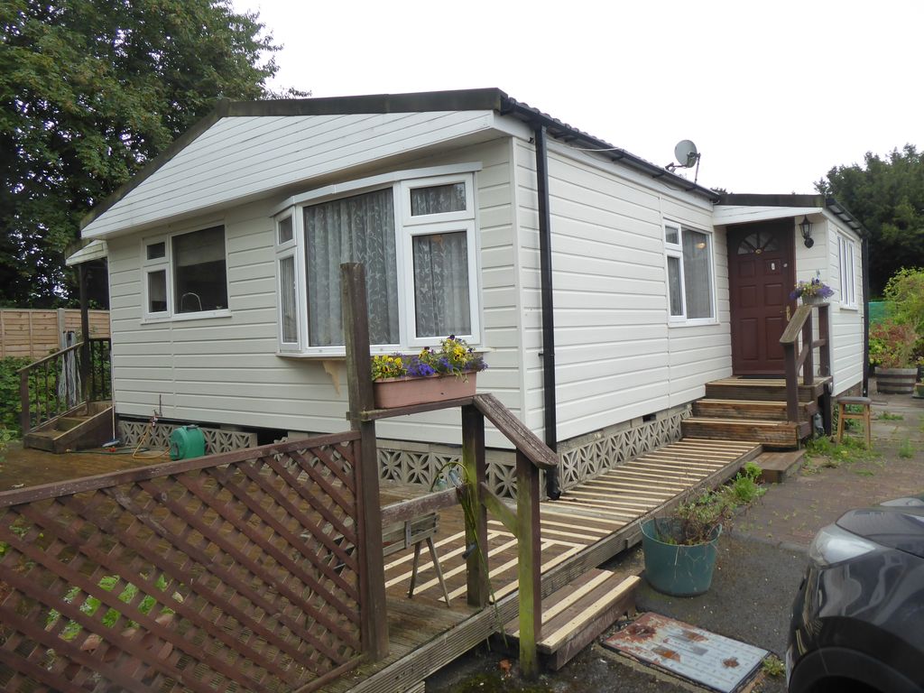 2 bed mobile/park home for sale in Flowerdown Park, Littleton, Winchester, Hampshire SO22, £99,950