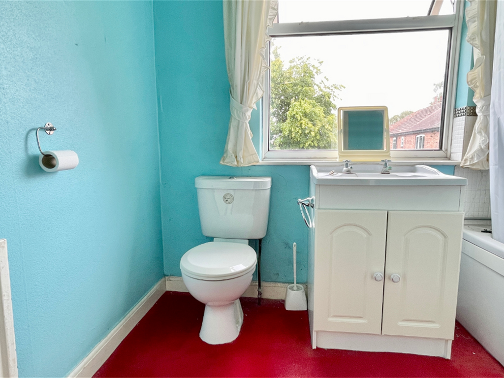 2 bed terraced house for sale in Trent Road, Beeston NG9, £200,000