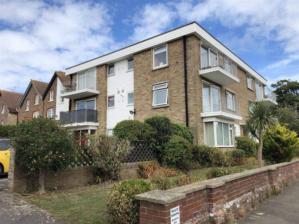 1 bed flat for sale in Fitzalan Road, Littlehampton BN17, £155,000