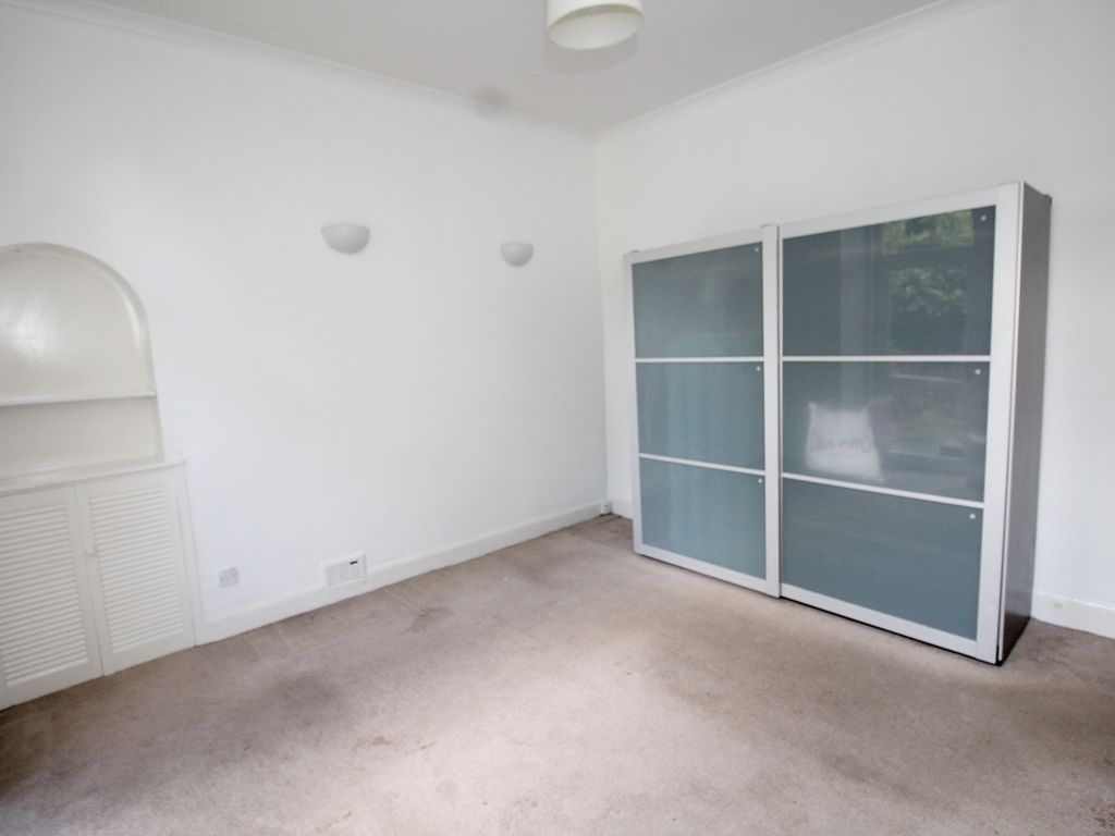 1 bed flat for sale in Wilson Street, Alexandria G83, £50,000