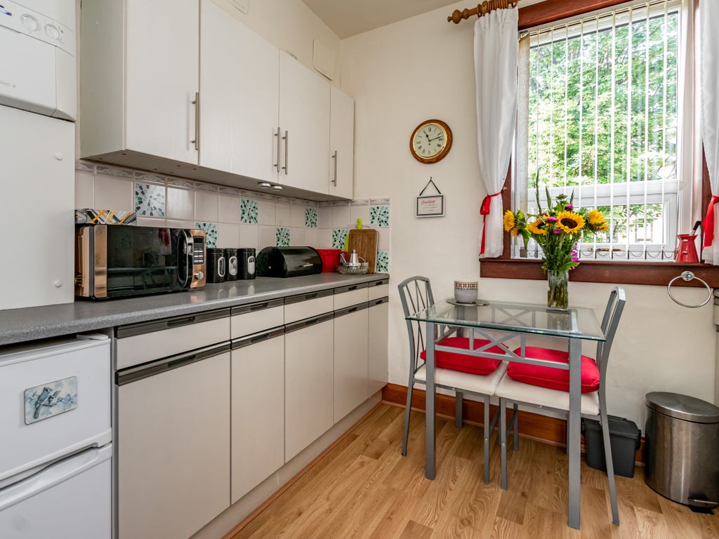 3 bed flat for sale in Royston Mains Green, Edinburgh EH5, £165,000