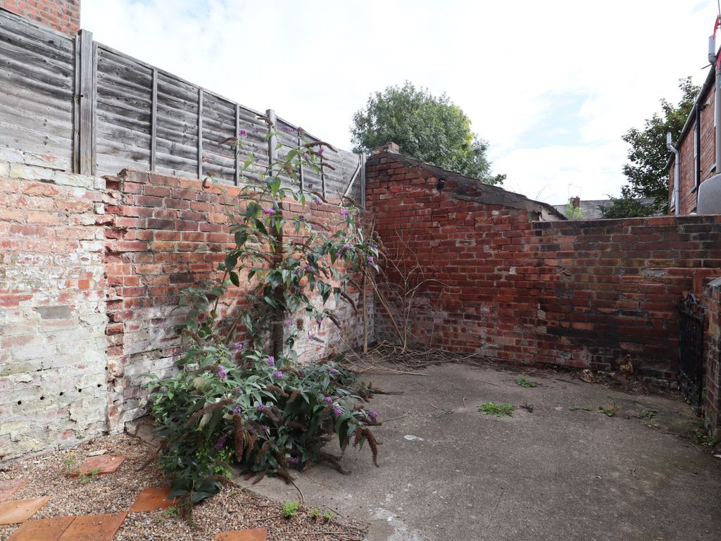 2 bed terraced house for sale in Montague Street, Lincoln LN2, £135,000