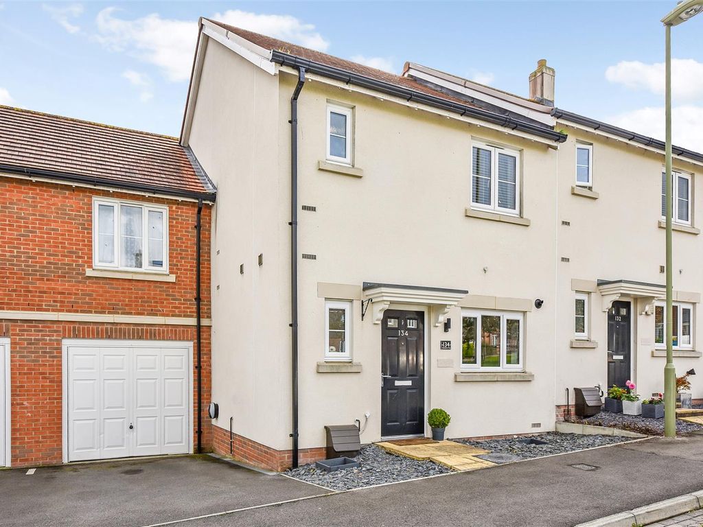 3 bed property for sale in Quicksilver Way, Andover SP11, £310,000