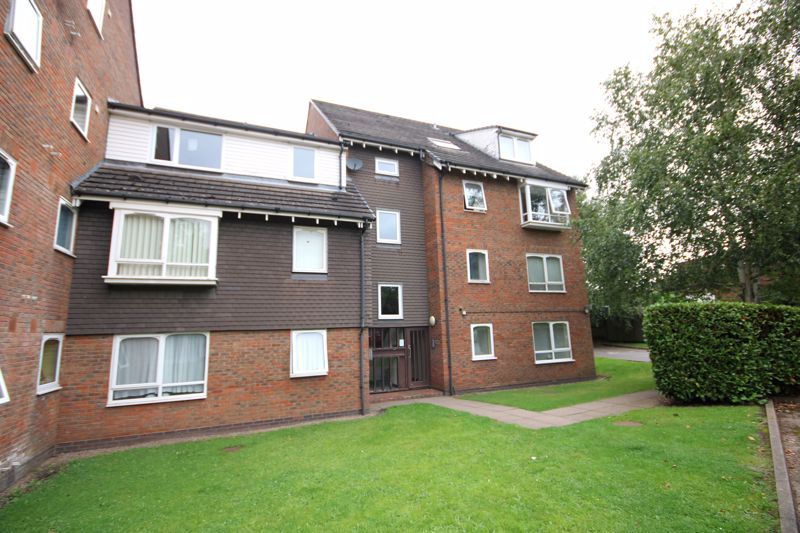 1 bed flat for sale in Bracken Park Gardens, Wordsley, Stourbridge DY8, £85,000