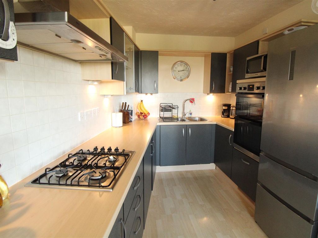 2 bed flat for sale in Lacock House, Snowshill Close, Daventry NN11, £137,500