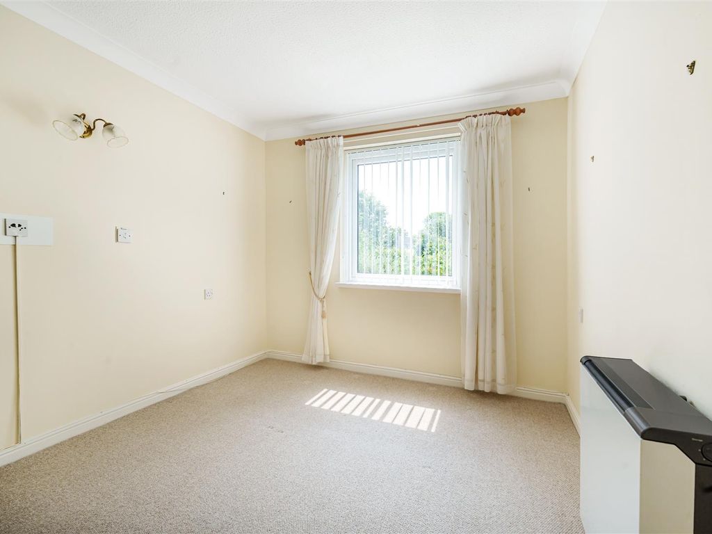 1 bed flat for sale in Hillbrook Court, Acreman Street, Sherborne DT9, £100,000