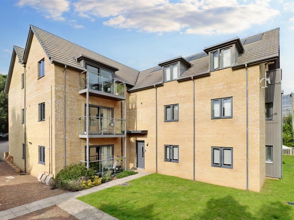 2 bed flat for sale in Albert Road, Clevedon BS21, £325,000