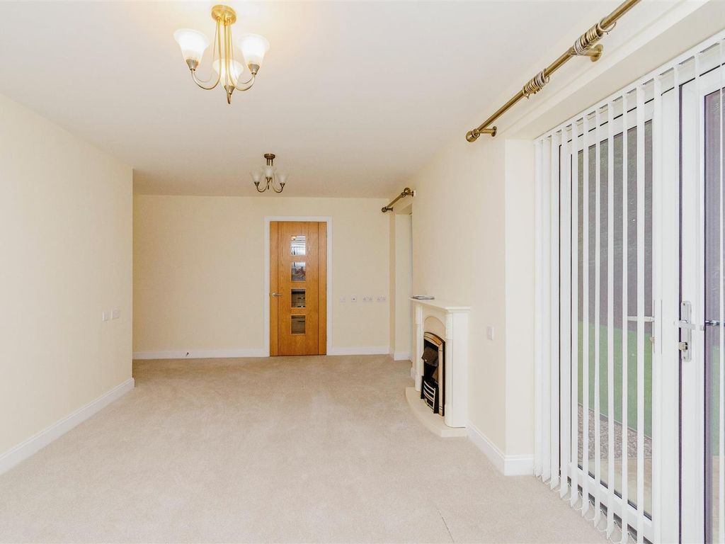 2 bed flat for sale in Wood Road, Wolverhampton WV6, £330,000
