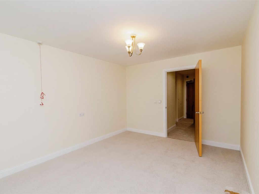 2 bed flat for sale in Wood Road, Wolverhampton WV6, £330,000