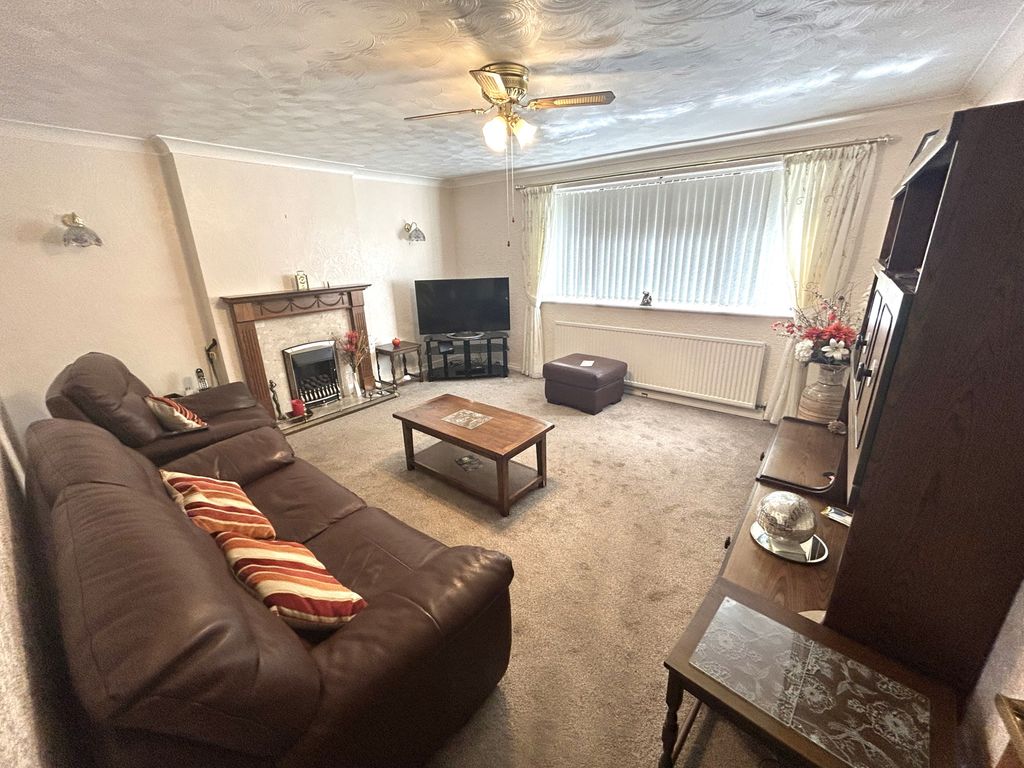 1 bed flat for sale in Calder Avenue, Longridge, Longridge PR3, £119,950