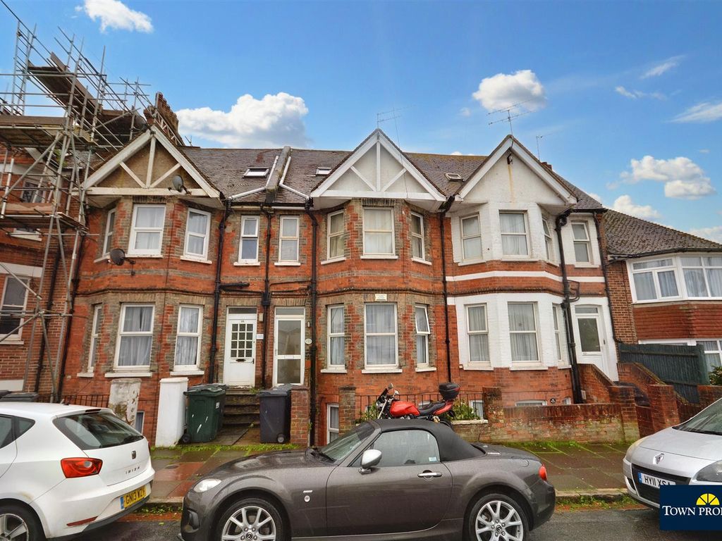 2 bed flat for sale in Bourne Street, Eastbourne BN21, £119,950