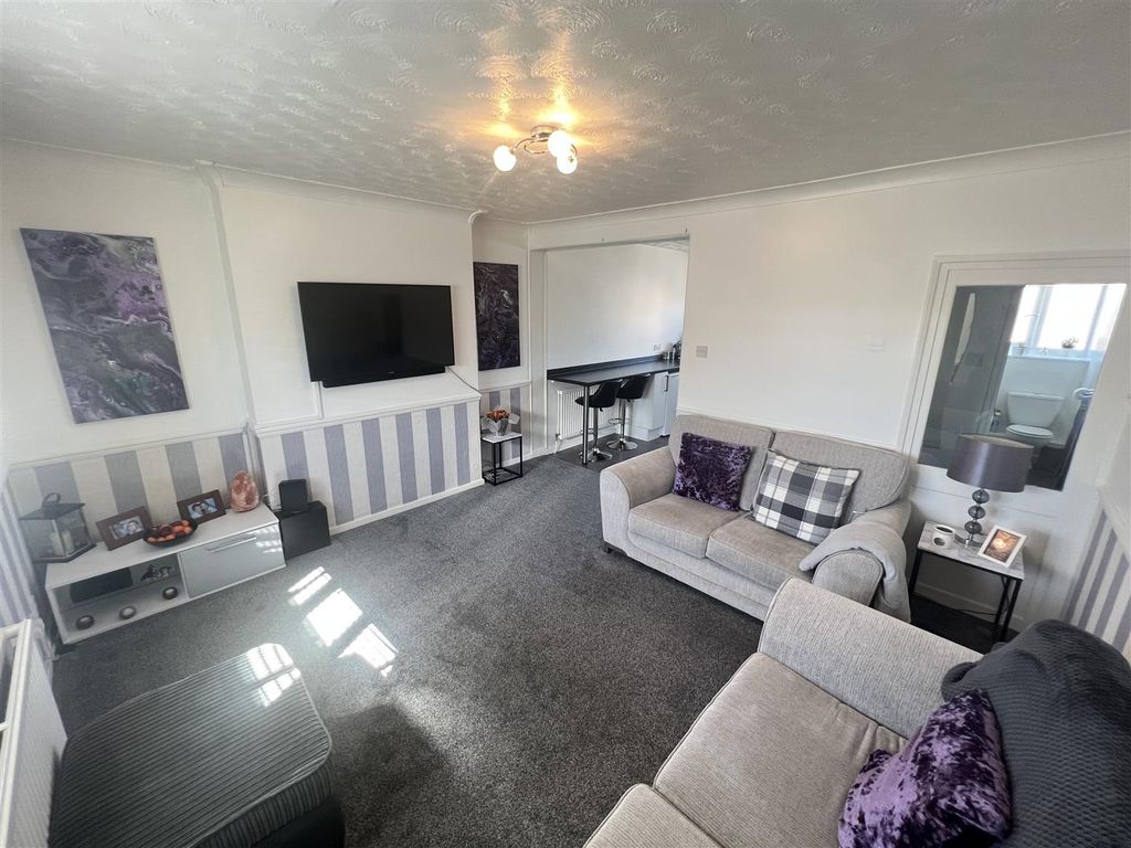 1 bed flat for sale in Teviot Avenue, Aveley, South Ockendon RM15, £180,000