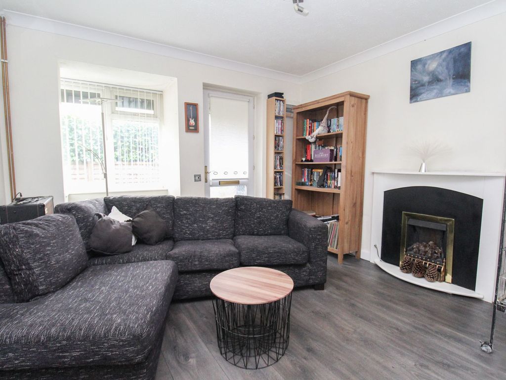 1 bed terraced house for sale in Harbourne Gardens, West End SO18, £190,000
