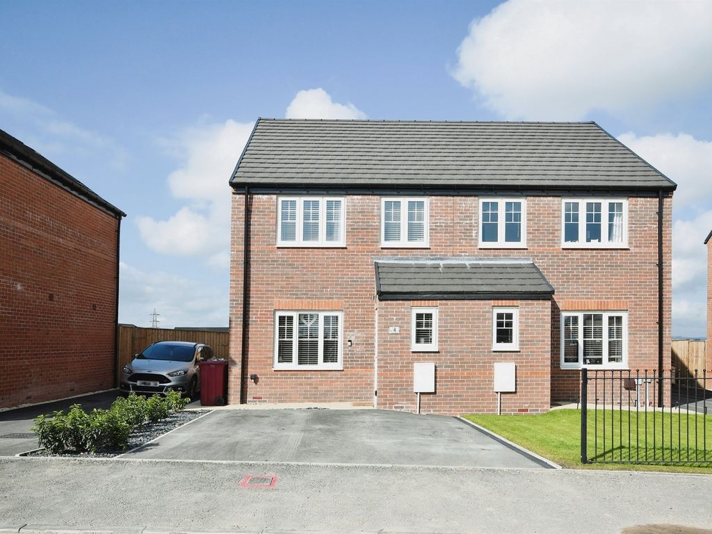 3 bed semi-detached house for sale in Tulip Avenue, Holmewood, Chesterfield S42, £205,000