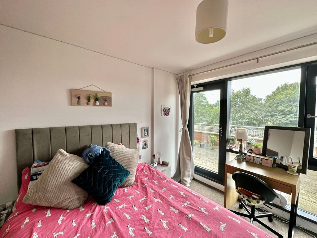 2 bed flat for sale in Bath Lane, Leicester LE3, £160,000