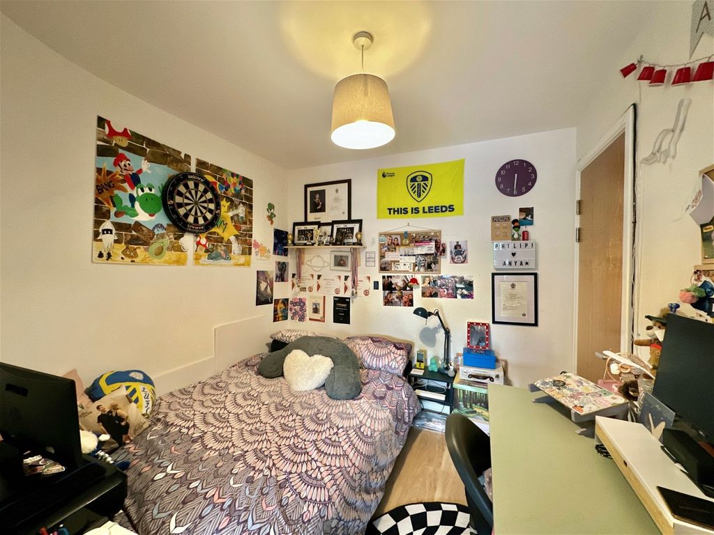 2 bed flat for sale in Bath Lane, Leicester LE3, £160,000