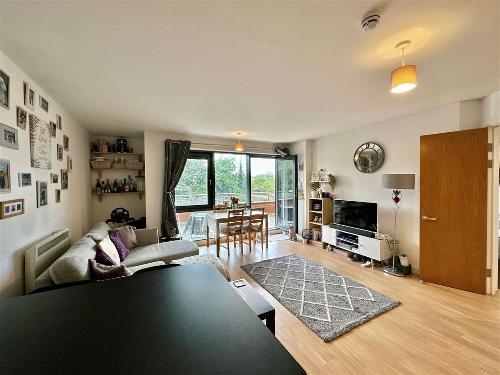 2 bed flat for sale in Bath Lane, Leicester LE3, £160,000