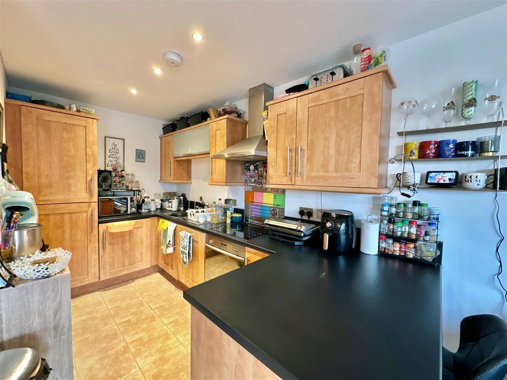 2 bed flat for sale in Bath Lane, Leicester LE3, £160,000