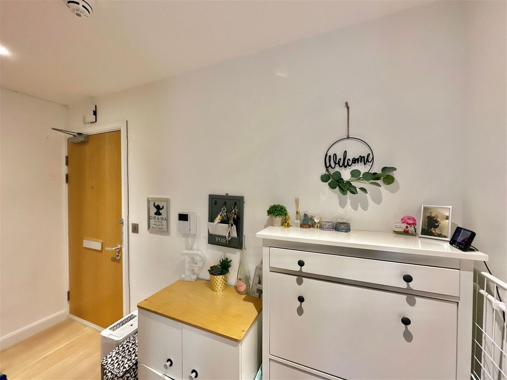 2 bed flat for sale in Bath Lane, Leicester LE3, £160,000