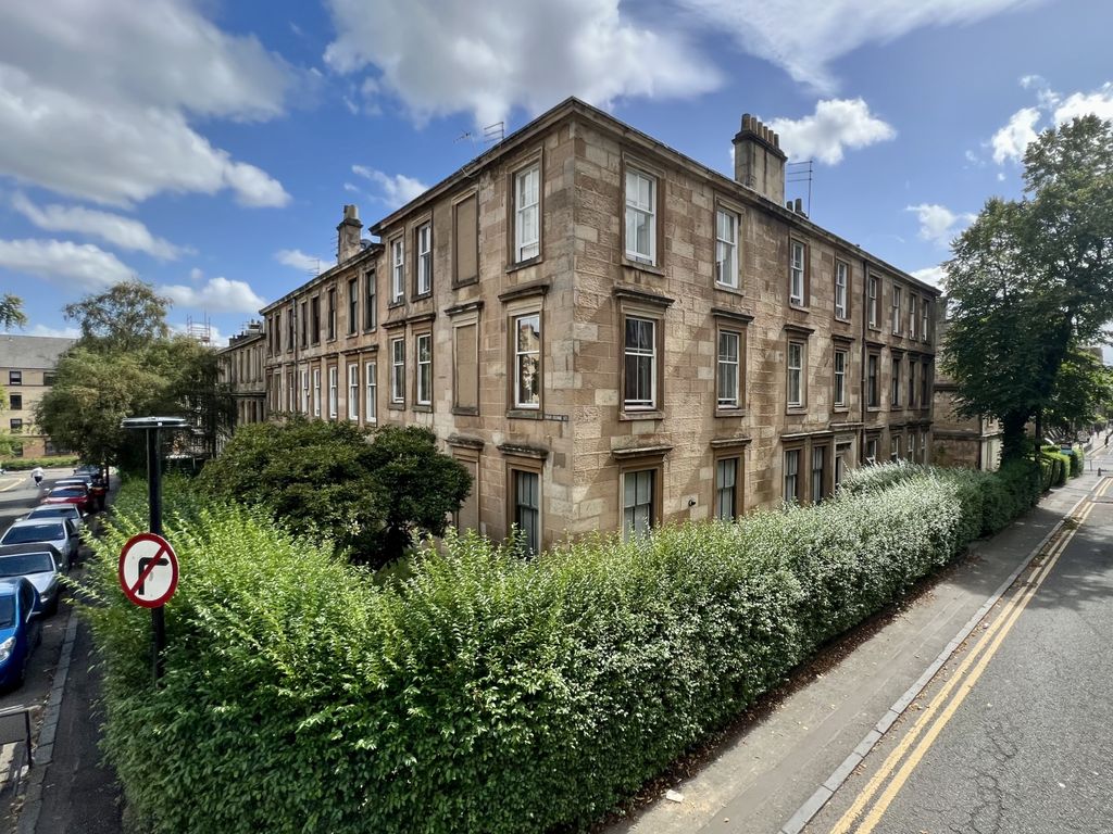4 bed flat for sale in Bank Street, Glasgow G12, £279,995