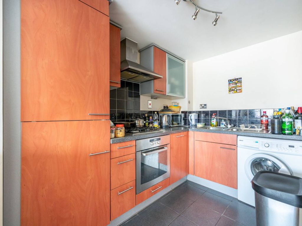 1 bed flat for sale in Ammonite House, Stratford, London E15, £290,000
