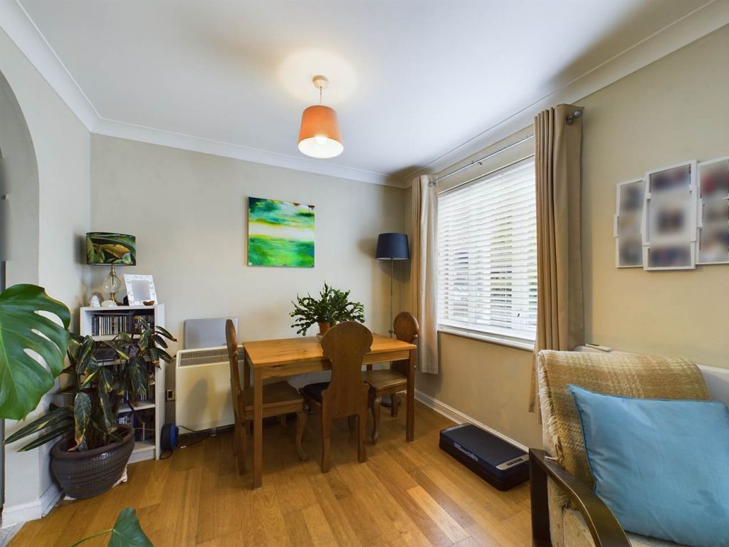 1 bed flat for sale in Byron Drive, Northumberland Heath, Kent DA8, £198,000