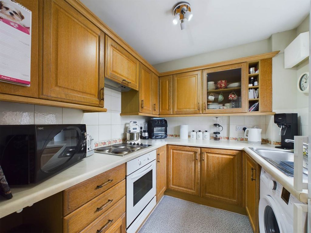 1 bed flat for sale in Byron Drive, Northumberland Heath, Kent DA8, £198,000