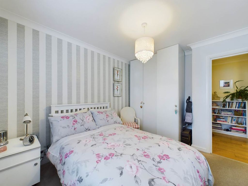 1 bed flat for sale in Byron Drive, Northumberland Heath, Kent DA8, £198,000