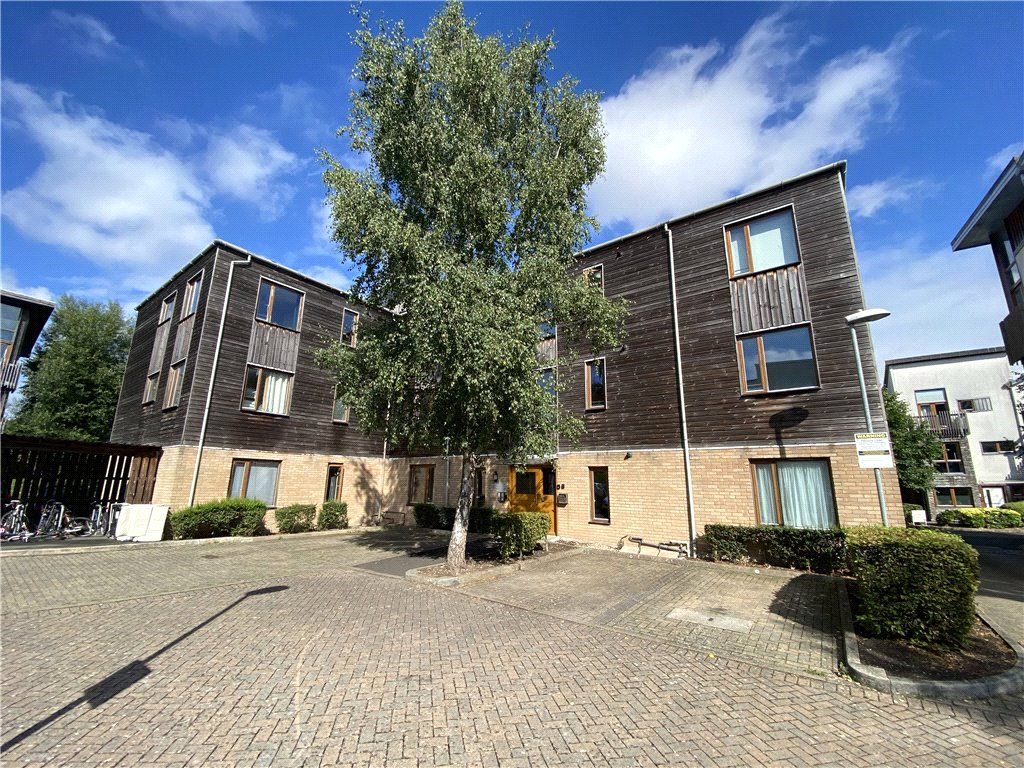 2 bed flat for sale in Great Mead, Chippenham, Wiltshire SN15, £66,000
