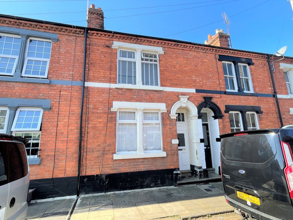 3 bed terraced house for sale in Carlton Road, Northampton NN2, £175,000