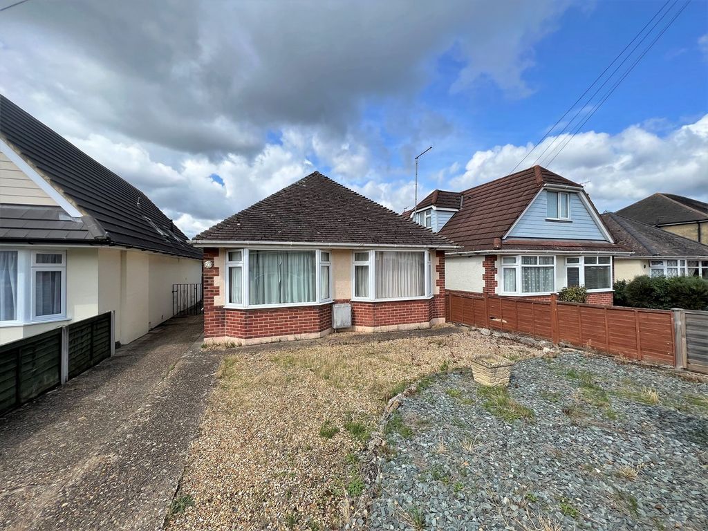 2 bed bungalow for sale in Curlieu Road, Oakdale, Poole BH15, £325,000