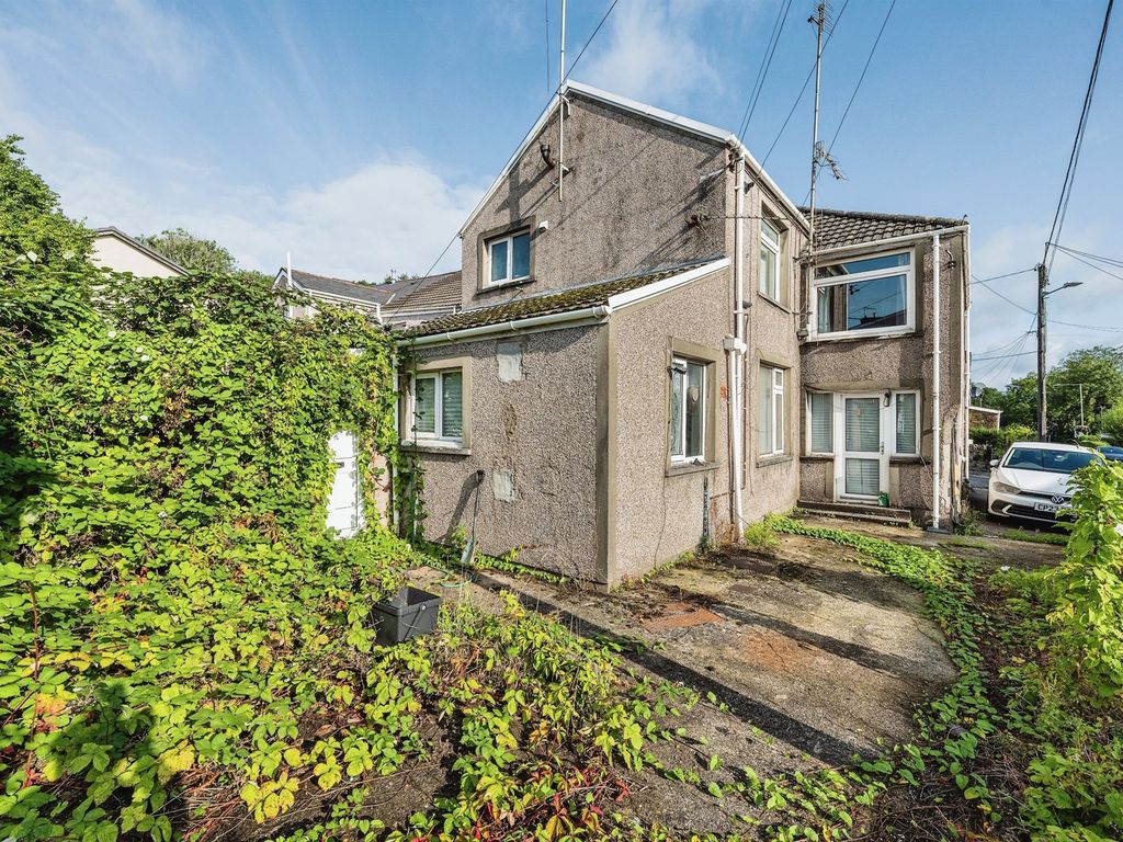 4 bed end terrace house for sale in Danylan, Aberkenfig, Bridgend CF32, £155,000