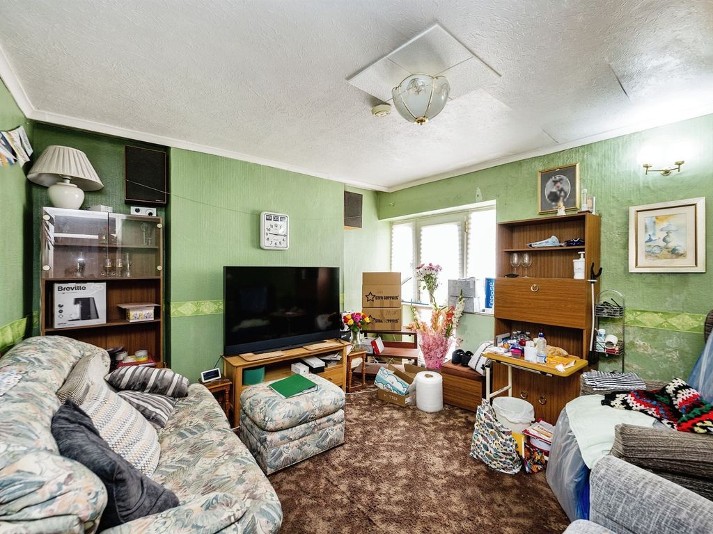 4 bed end terrace house for sale in Danylan, Aberkenfig, Bridgend CF32, £155,000