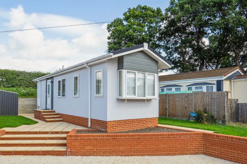 1 bed mobile/park home for sale in Elmtrees Park, Winchbottom Lane, Marlow SL7, £185,000