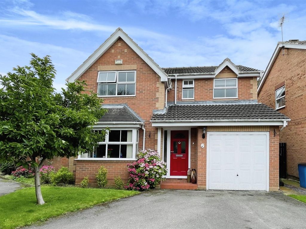 4 bed detached house for sale in Ascott Close, Hull HU4, £280,000