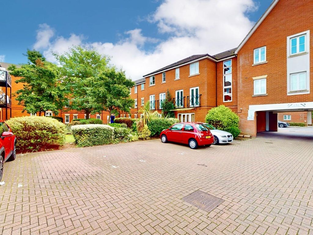 2 bed flat for sale in Hevingham Drive, Chadwell Heath RM6, £260,000