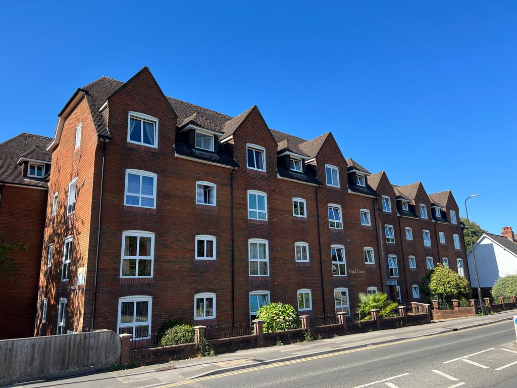 1 bed flat for sale in Warminster BA12, £63,000