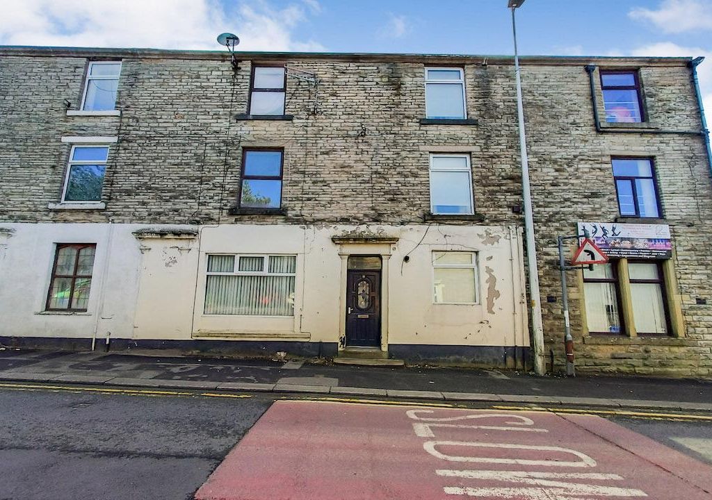 1 bed flat for sale in Watery Lane, Darwen BB3, £5,000