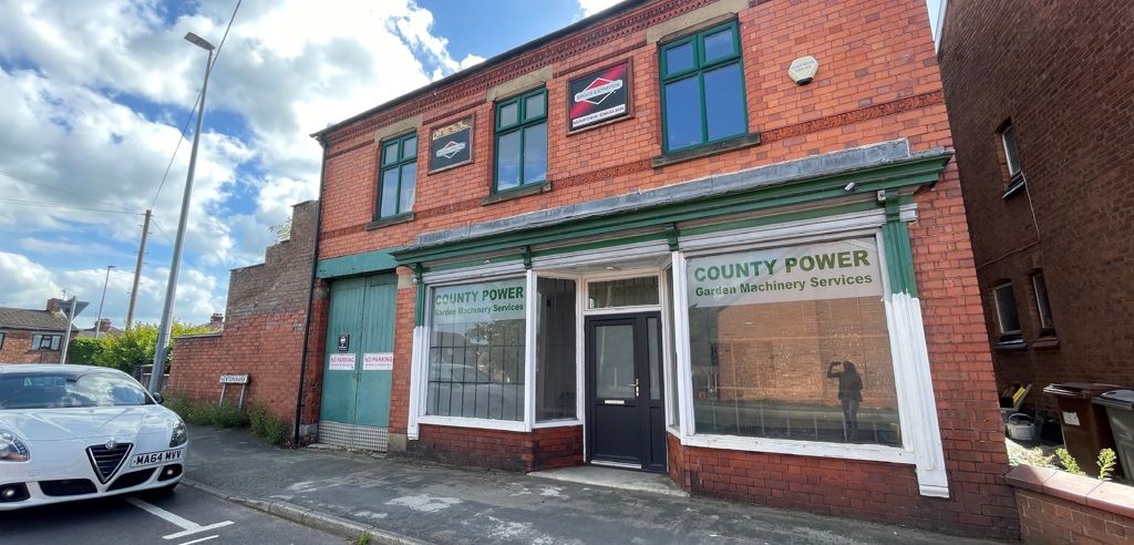Retail premises for sale in 7 Newton Bank, Nantwich Road, Middlewich, Cheshire CW10, £175,000