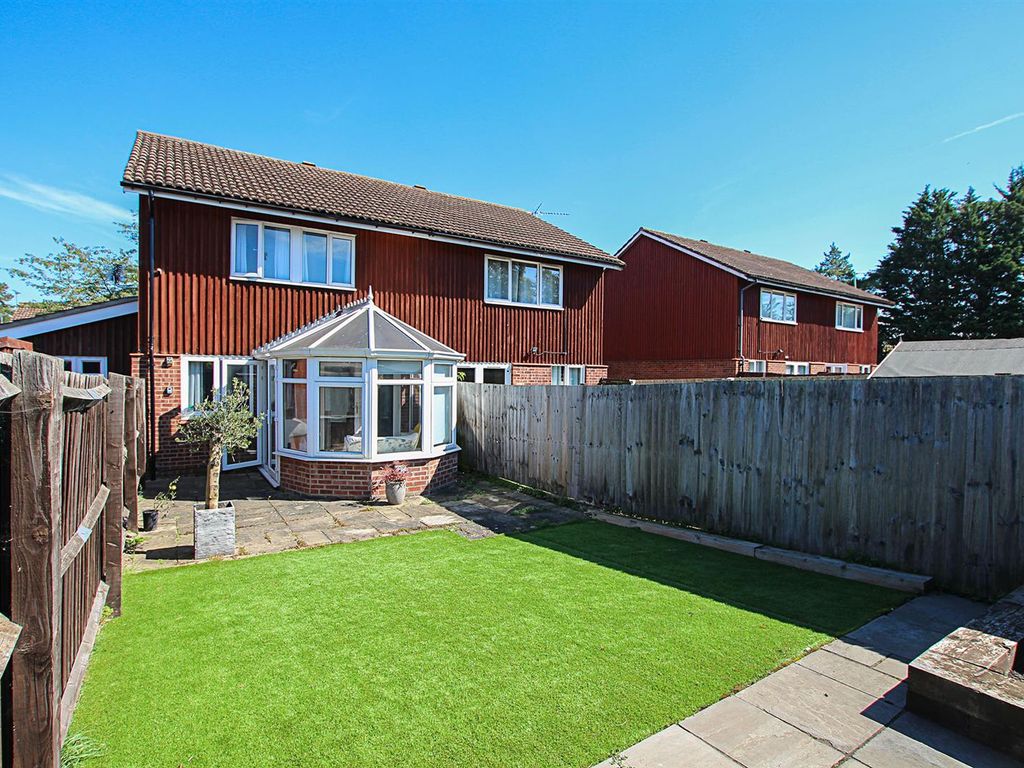 4 bed semi-detached house for sale in Petingo Close, Newmarket CB8, £310,000