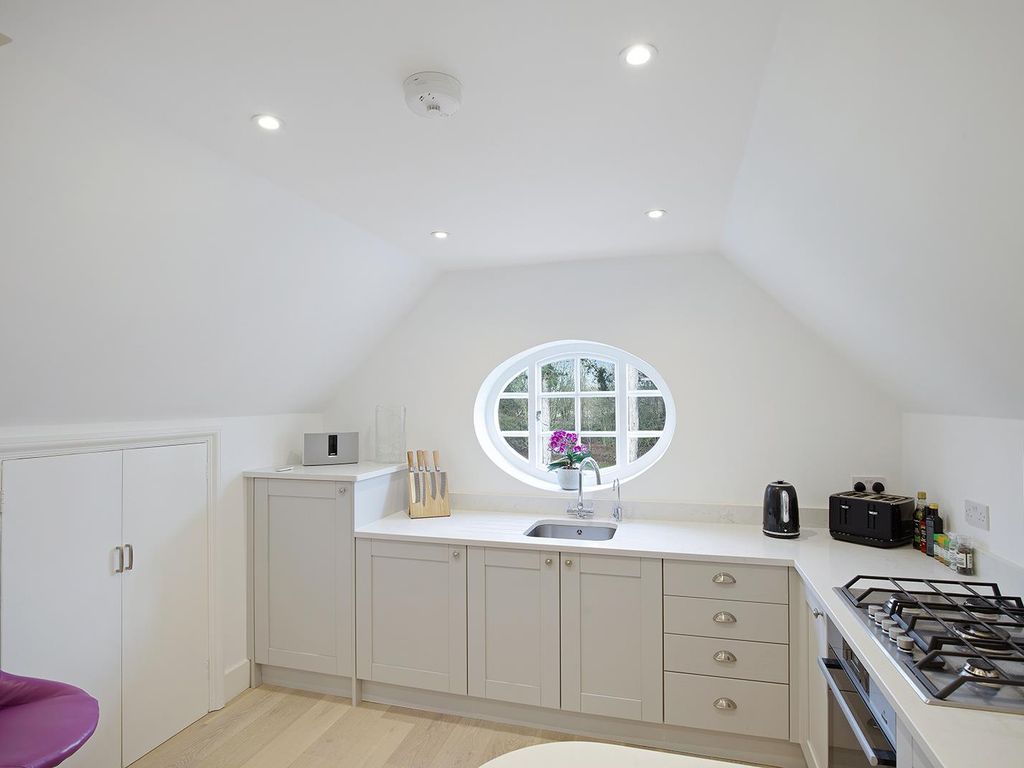 1 bed flat for sale in Holwell, Hatfield AL9, £325,000