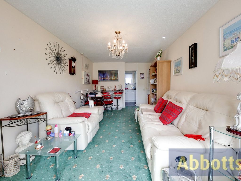 2 bed flat for sale in Brackendale Court, Basildon, Essex SS13, £200,000