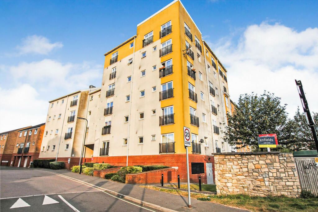2 bed flat for sale in Carpathia Drive, Southampton SO14, £100,000