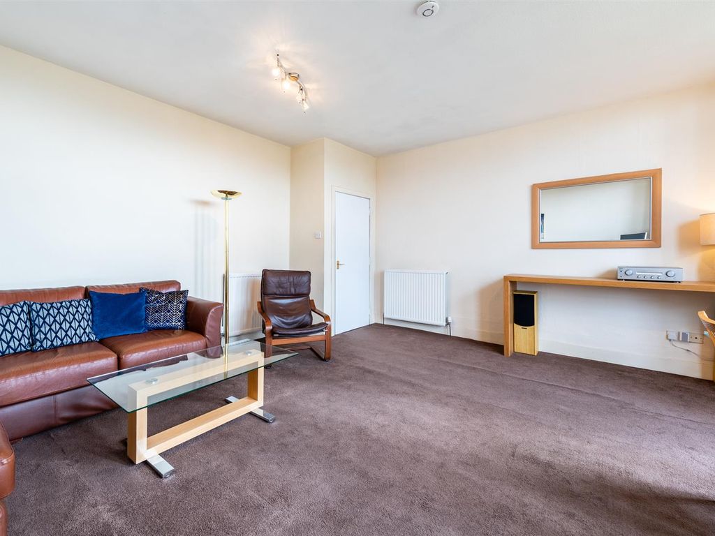 2 bed flat for sale in Roseangle, Dundee DD1, £180,000