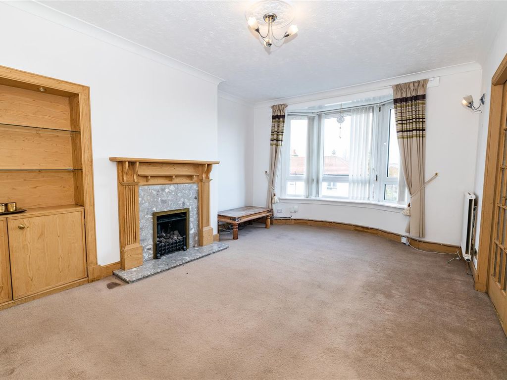 3 bed flat for sale in Mains Drive, Dundee DD4, £120,000