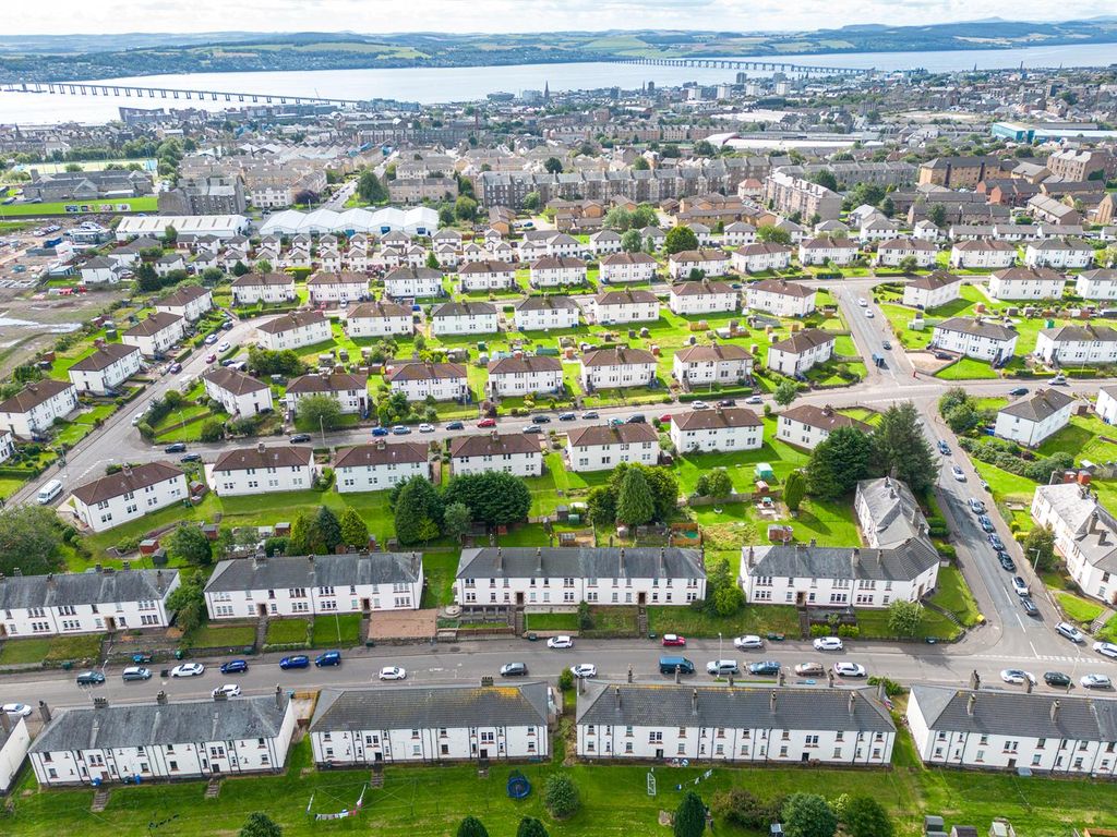 3 bed flat for sale in Kerrsview Terrace, Dundee DD4, £95,000