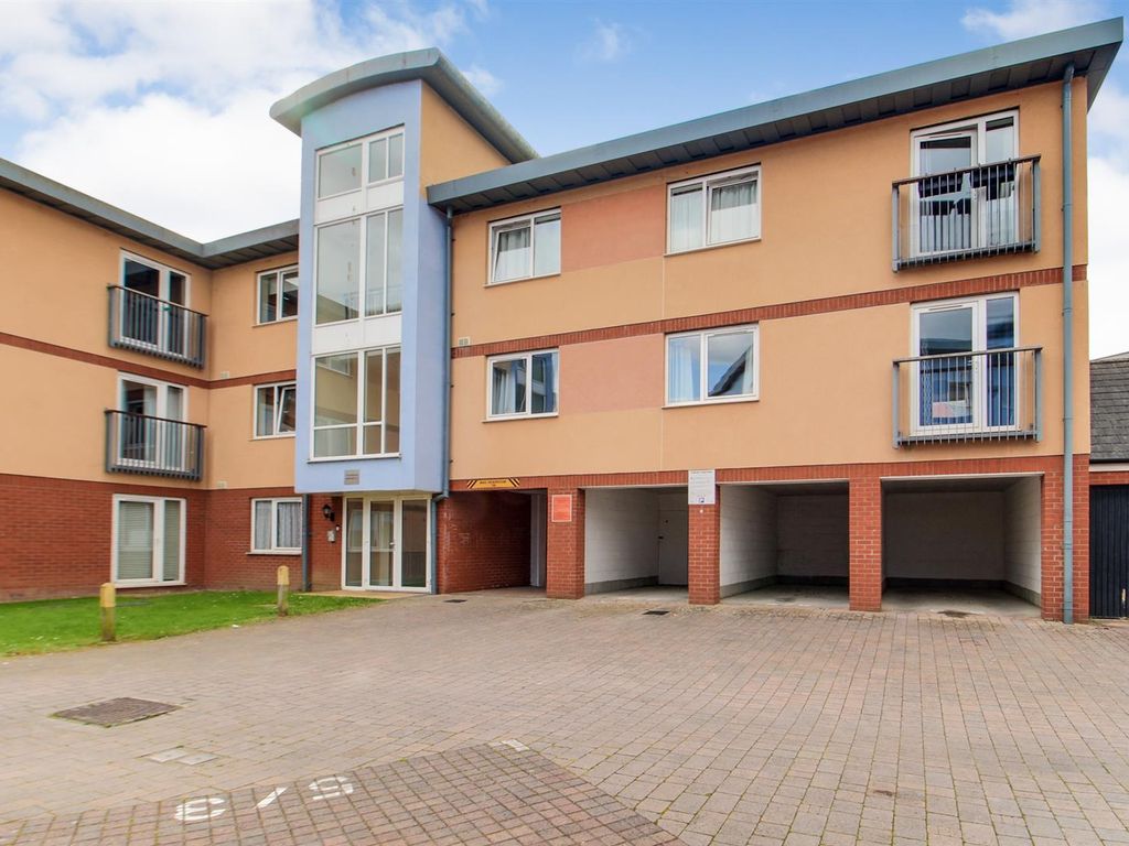 2 bed flat for sale in The Stockyards, Gloucester GL1, £155,000