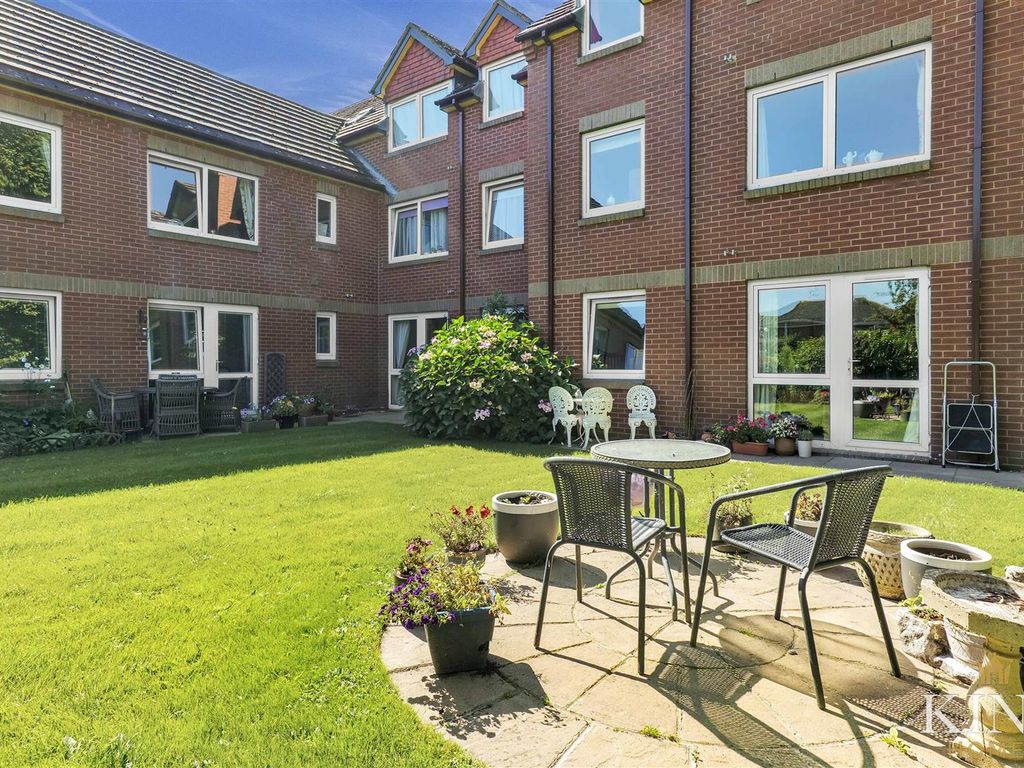 1 bed flat for sale in School Road, Alcester B49, £60,000