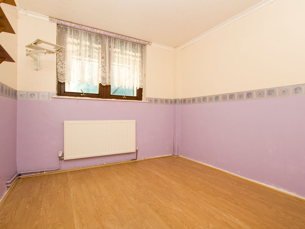 2 bed flat for sale in Melford Road, East Ham, London E6, £174,995